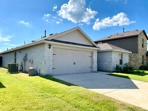 5111 Knob Hl Dr in Denton, TX - Building Photo - Building Photo