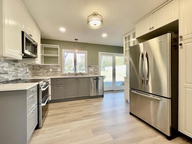 17620 8th Ave N in Minneapolis, MN - Foto de edificio - Building Photo