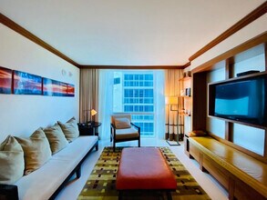 6801 Collins Ave, Unit SI ID1522054P in Miami Beach, FL - Foto de edificio - Building Photo