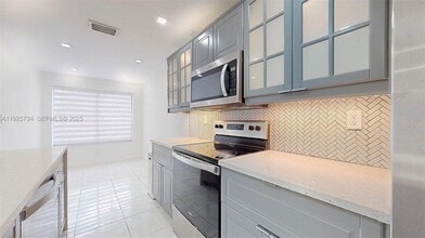 8212 NW 8th Pl in Plantation, FL - Building Photo - Building Photo