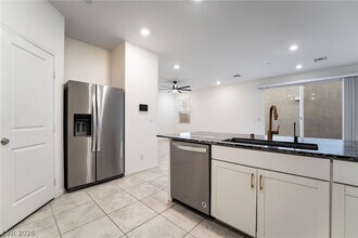 2479 Bellinzona Pl in Henderson, NV - Building Photo - Building Photo