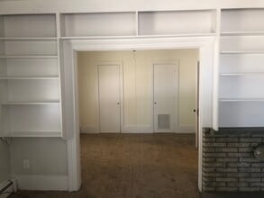 1042 Erin St, Unit 1 in Madison, WI - Foto de edificio - Building Photo