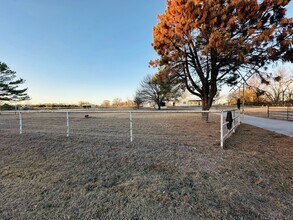 7051 N Sun Country Rd in Lexington, OK - Building Photo - Building Photo