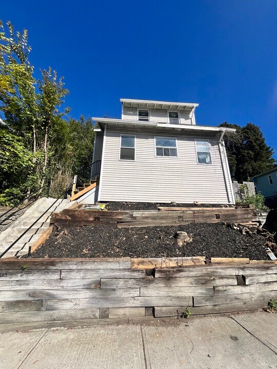 183 Hamilton St in Worcester, MA - Building Photo