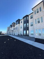 6454 Pinnacle Peak Ln in Herriman, UT - Building Photo