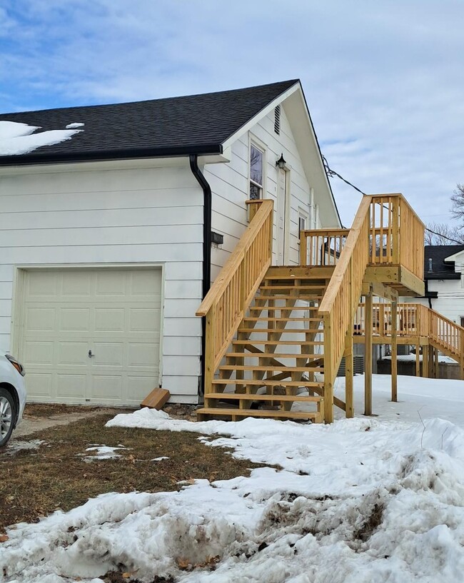 property at 105 S 12th St