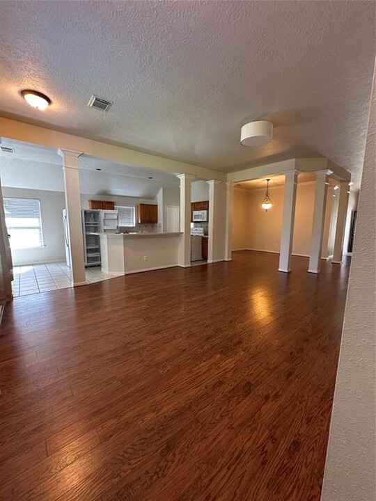 31202 Windcrest Park Ln in Spring, TX - Building Photo