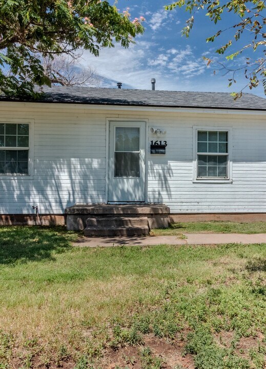 1613 Nix St in Amarillo, TX - Building Photo