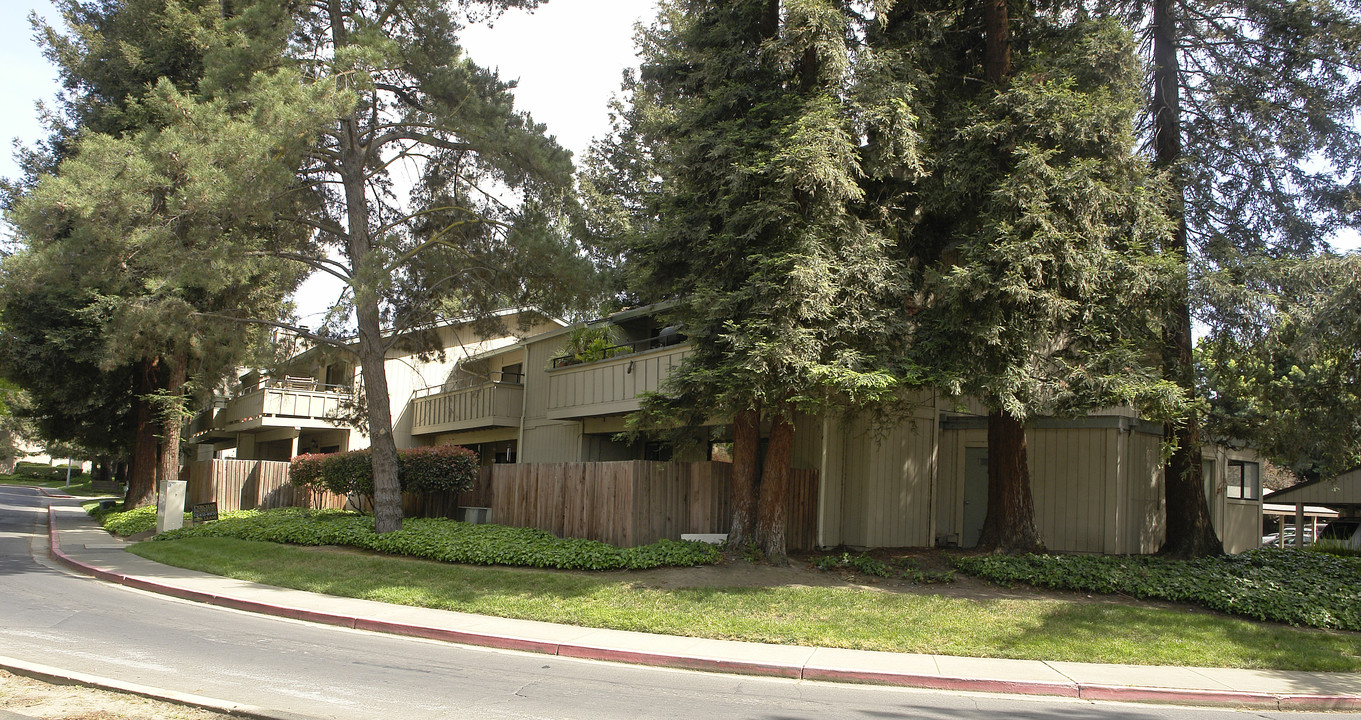 2111-2165 Northwood Dr in Concord, CA - Foto de edificio