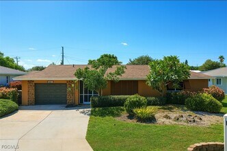 732 Sesame Ct in Cape Coral, FL - Foto de edificio - Building Photo