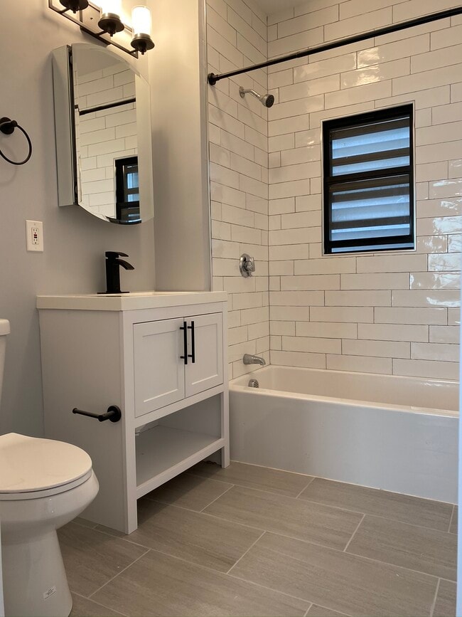 344 Saratoga St, Unit 2 in Boston, MA - Foto de edificio - Building Photo