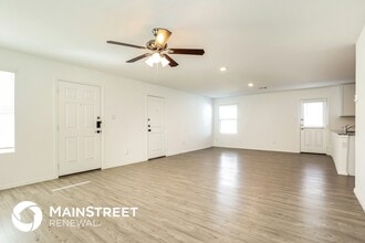 8835 Barrow Path in Converse, TX - Foto de edificio - Building Photo