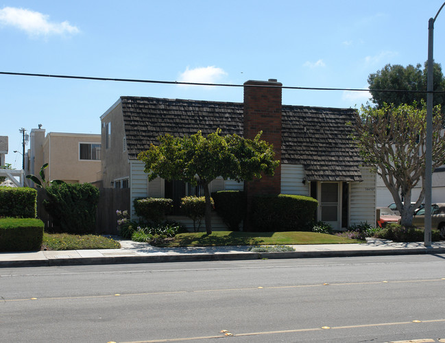 16652 Algonquin St in Huntington Beach, CA - Building Photo - Building Photo