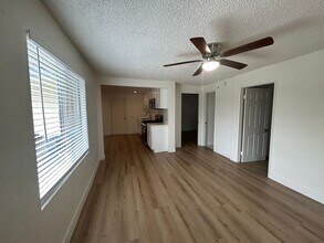 3824 W 104th St in Inglewood, CA - Foto de edificio - Building Photo