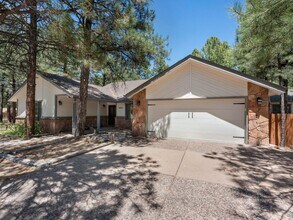 4842 Medina Way in Flagstaff, AZ - Foto de edificio - Building Photo