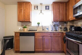 17 Oxford Cir, Unit 17 in Belmont, MA - Building Photo - Building Photo