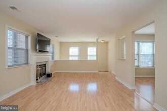 6202 Cedar Ct in Monmouth Junction, NJ - Foto de edificio - Building Photo