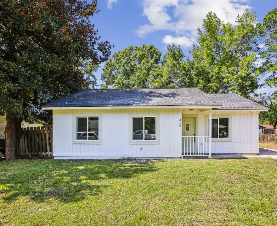 310 Lilac Dr in Summerville, SC - Building Photo