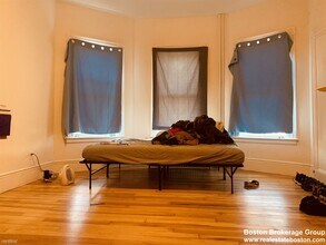 158 Boston St-Unit -Apt 2 in Boston, MA - Building Photo - Building Photo