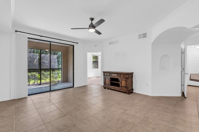 12975 Positano Cir in Naples, FL - Building Photo - Building Photo