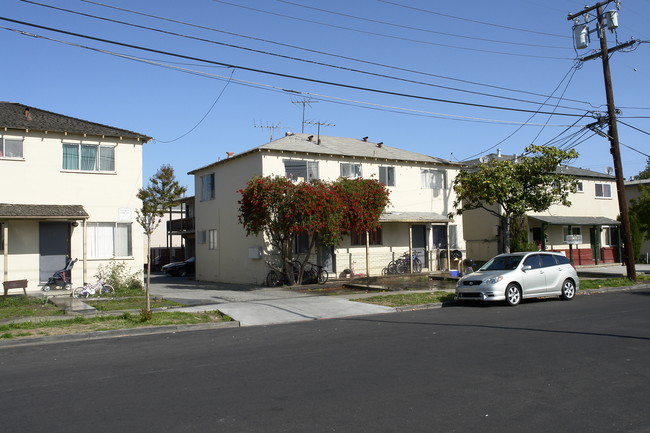 635 Laurel St in Redwood City, CA - Foto de edificio - Building Photo