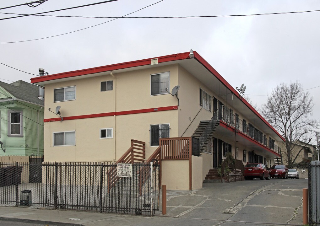 3069 Pleitner Ave in Oakland, CA - Foto de edificio