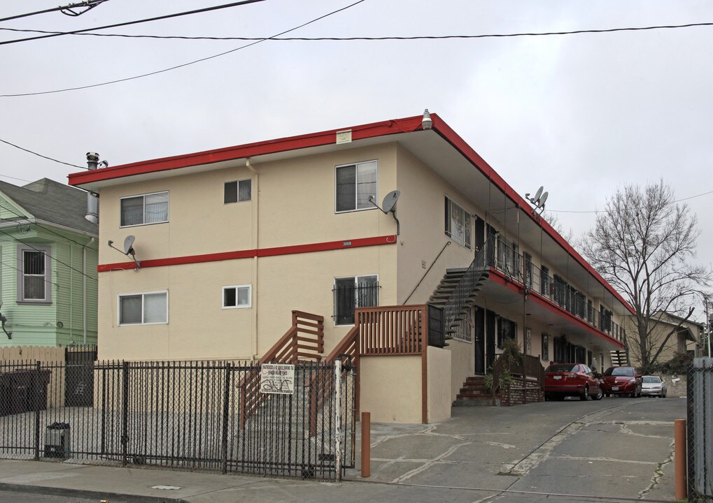 3069 Pleitner Ave in Oakland, CA - Building Photo