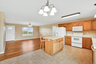 414 Watkins Glen Way in Taylorsville, KY - Building Photo - Building Photo