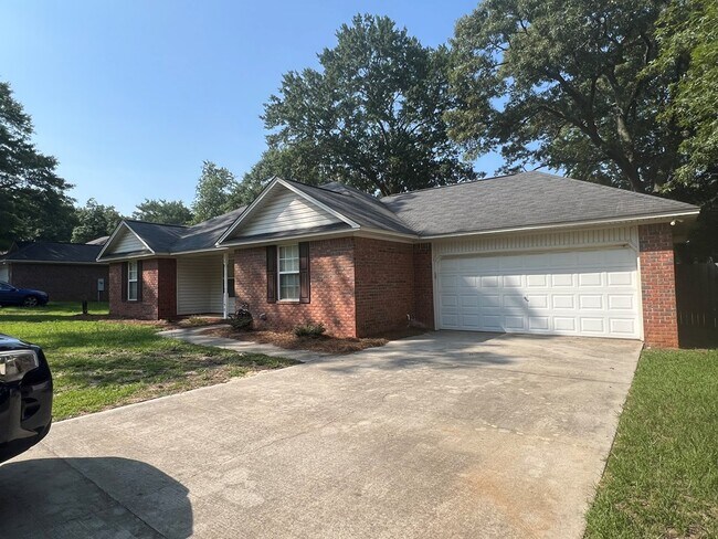 3290 Valencia Dr in Dalzell, SC - Building Photo - Building Photo
