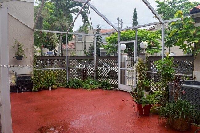 10998 Mainsail Dr in Hollywood, FL - Building Photo - Building Photo