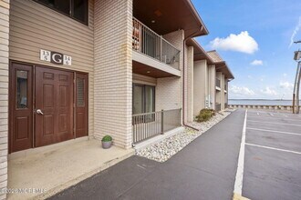 330 Shore Dr in Highlands, NJ - Foto de edificio - Building Photo