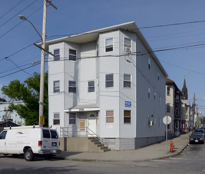 331 Belleville Ave in New Bedford, MA - Building Photo