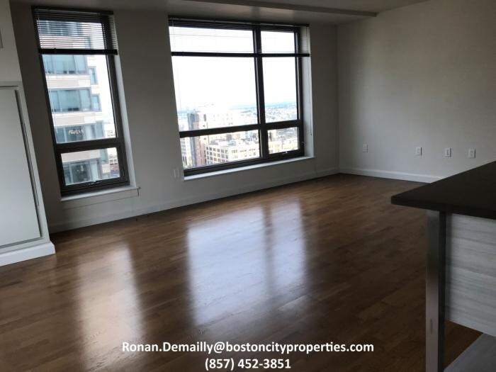 47 Lagrange St in Boston, MA - Building Photo