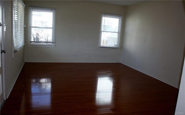 5056 Newcastle Ave in Los Angeles, CA - Building Photo - Building Photo