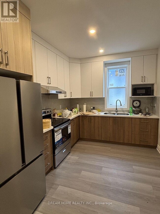 property at 643-643 Bathurst St