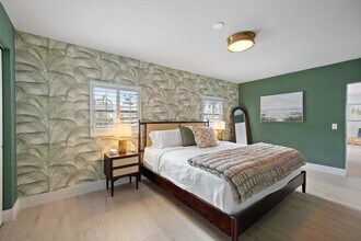 1096 SW 27th Ave in Boynton Beach, FL - Foto de edificio - Building Photo