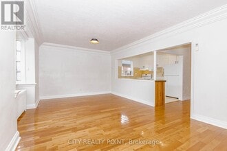 80 Albani St in Toronto, ON - Building Photo - Building Photo