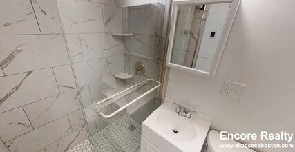 270 Newbury St in Boston, MA - Foto de edificio - Building Photo