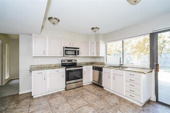 7516 Four Winds Dr in Fort Worth, TX - Building Photo - Building Photo