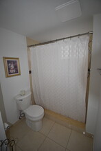 8469 SW 137th Ave, Unit 2 bedroom 2 bath Kendale in Miami, FL - Foto de edificio - Building Photo