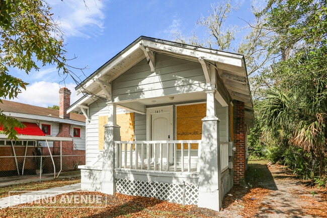 property at 1417 W 6th St