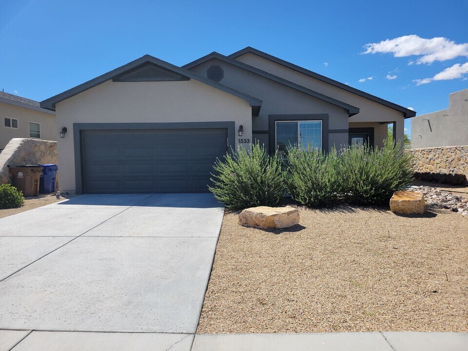 1533 Lenox Ave in Las Cruces, NM - Foto de edificio