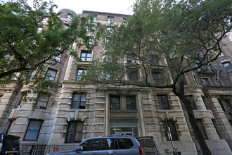 346 W 71st St in New York, NY - Building Photo - Building Photo