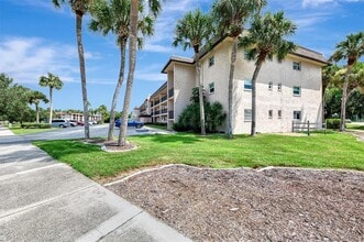 102 Capri Isles Blvd in Venice, FL - Building Photo - Building Photo