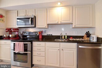 5449 Grove Ridge Way in North Bethesda, MD - Building Photo - Building Photo