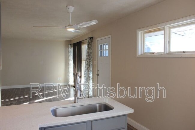 753 Jefferson Rd in Pittsburgh, PA - Building Photo - Building Photo