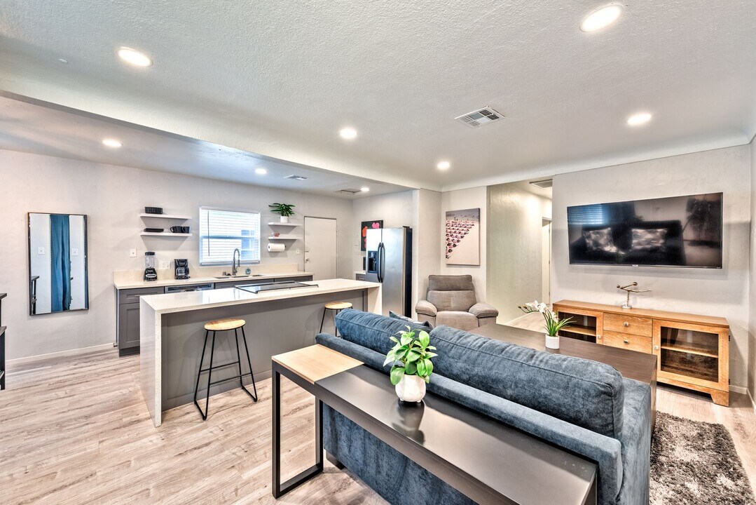 707 S 3rd St in Las Vegas, NV - Building Photo