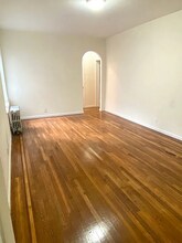 45-14 43rd St in Queens, NY - Foto de edificio - Building Photo