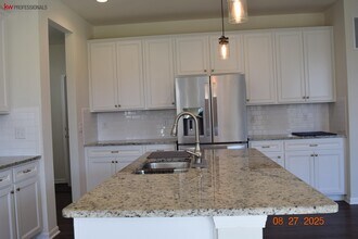 49577 Shoreline Dr in Canton Township, MI - Building Photo - Building Photo