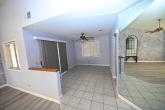 25708 Oak Ct in Moreno Valley, CA - Foto de edificio - Building Photo